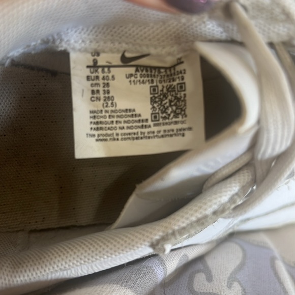 Nike Shoes - Picture 4 of 4